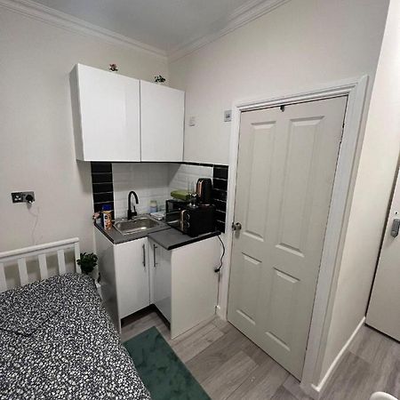 Lovely Apartment Close To Acton Central Station London Exteriör bild