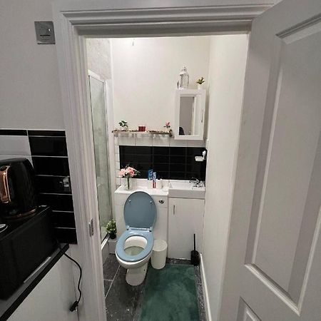 Lovely Apartment Close To Acton Central Station London Exteriör bild
