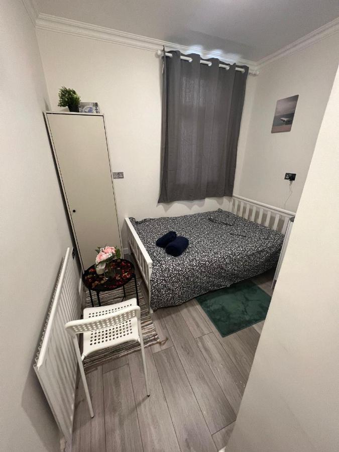 Lovely Apartment Close To Acton Central Station London Exteriör bild