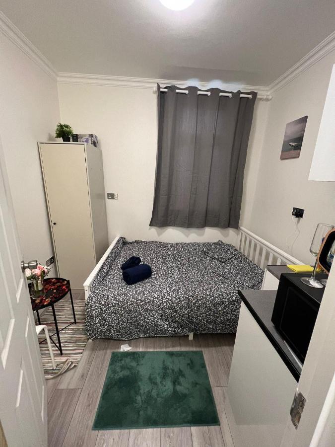 Lovely Apartment Close To Acton Central Station London Exteriör bild