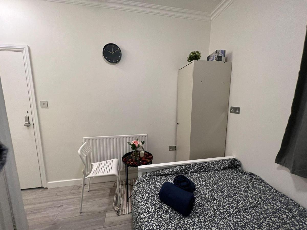 Lovely Apartment Close To Acton Central Station London Exteriör bild